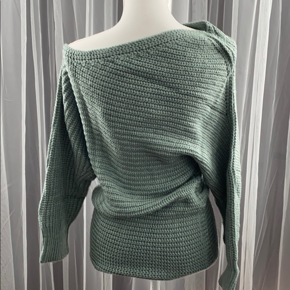 Off shoulder knit sweater - Picture 7 of 11
